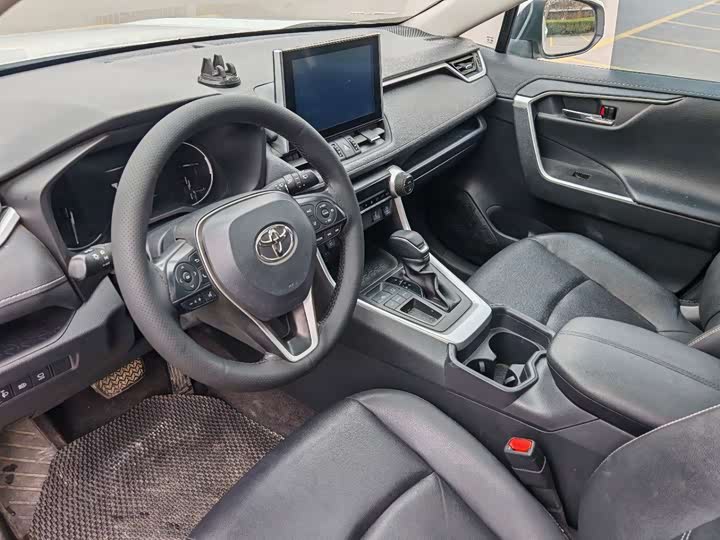 Фото 7 - Toyota RAV4