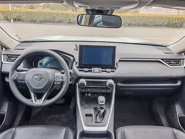 Фото 9 - Toyota RAV4