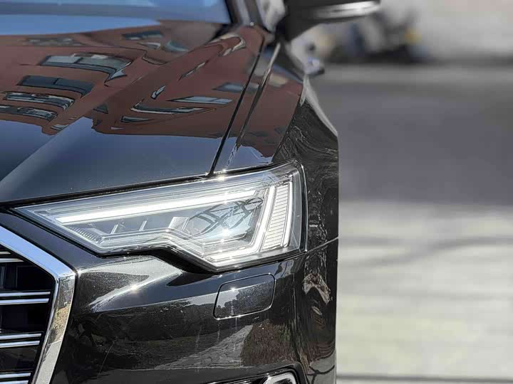 Фото 4 - Audi A6L