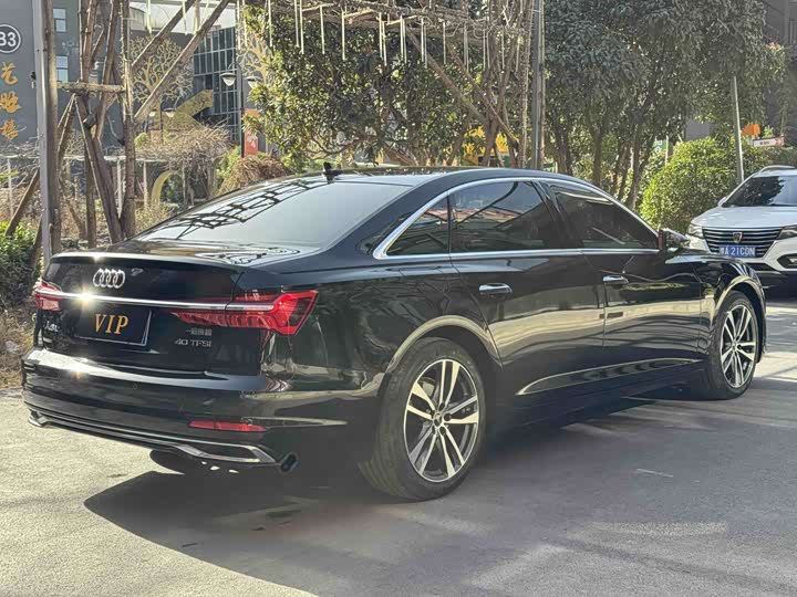 Фото 5 - Audi A6L