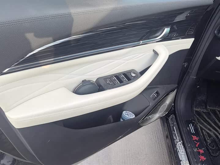 Фото 7 - Geely Monjaro