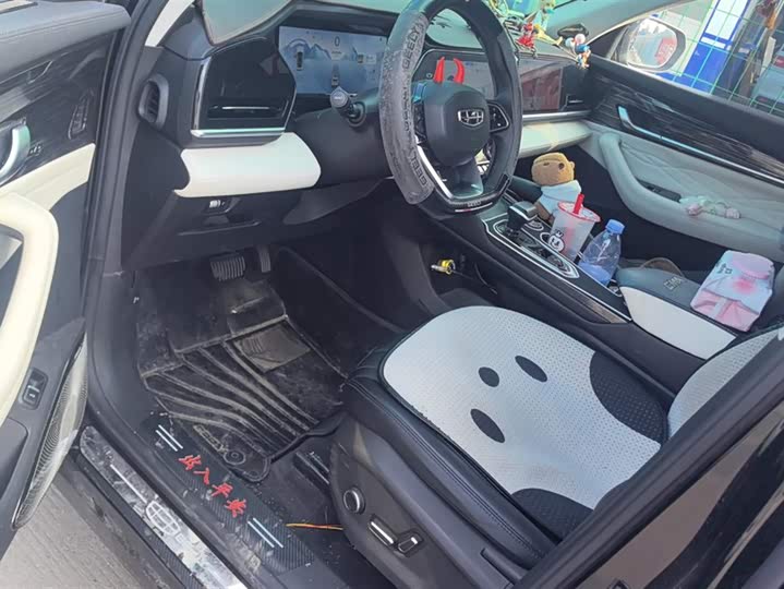 Фото 9 - Geely Monjaro