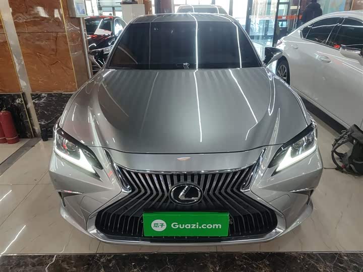 Фото 3 - Lexus ES