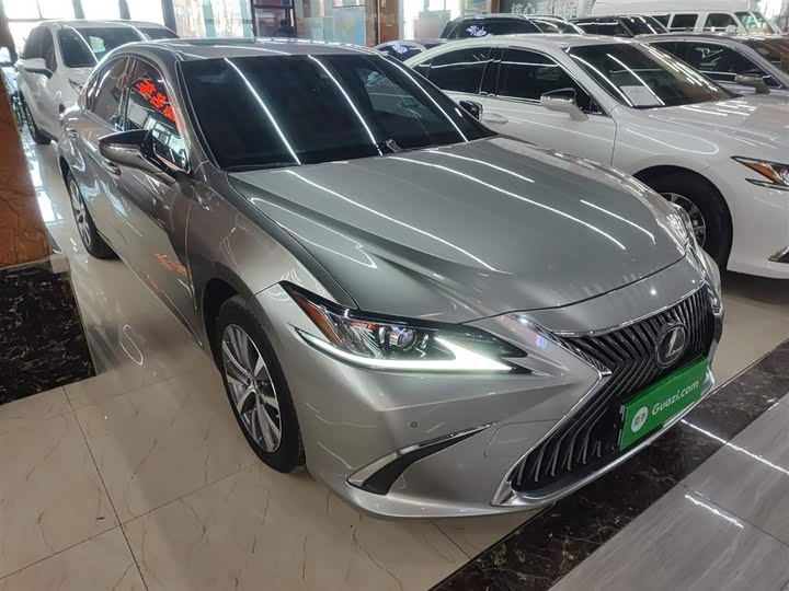 Фото 4 - Lexus ES