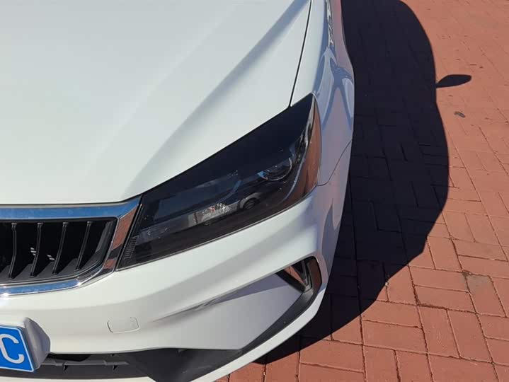 Фото 5 - Geely Emgrand