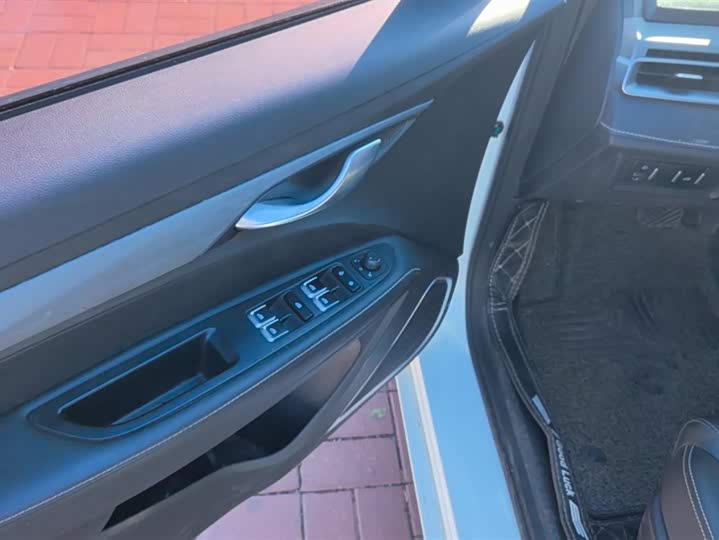 Фото 7 - Geely Emgrand