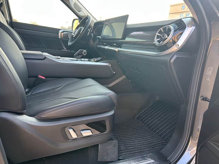 Фото 9 - Tank 400 Hybrid