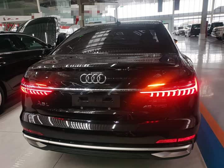 Фото 6 - Audi A6L