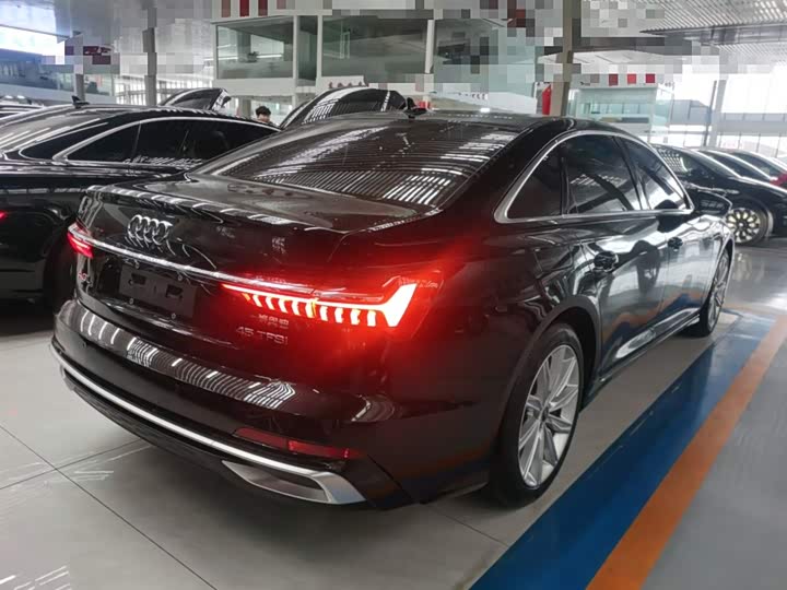 Фото 7 - Audi A6L