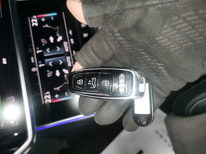 Фото 9 - Audi A6L