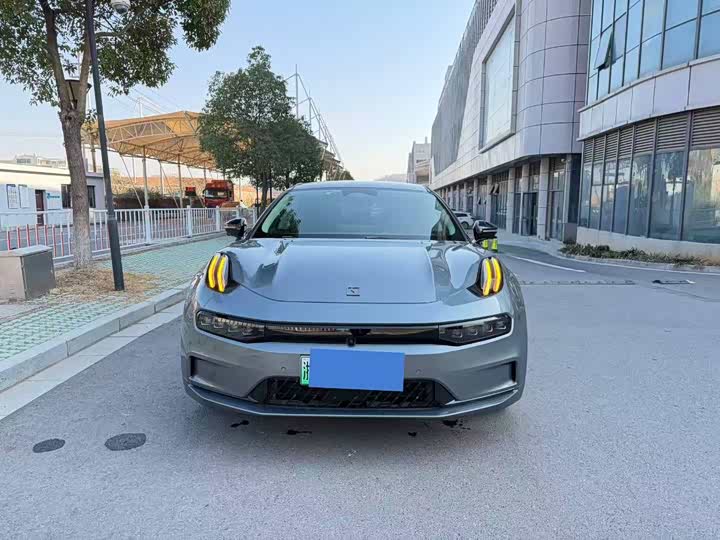 Фото 1 - Zeekr 001