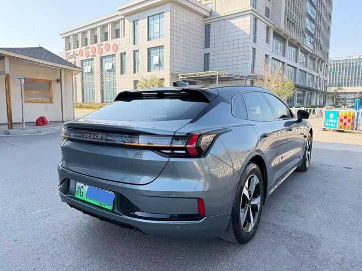 Фото 3 - Zeekr 001