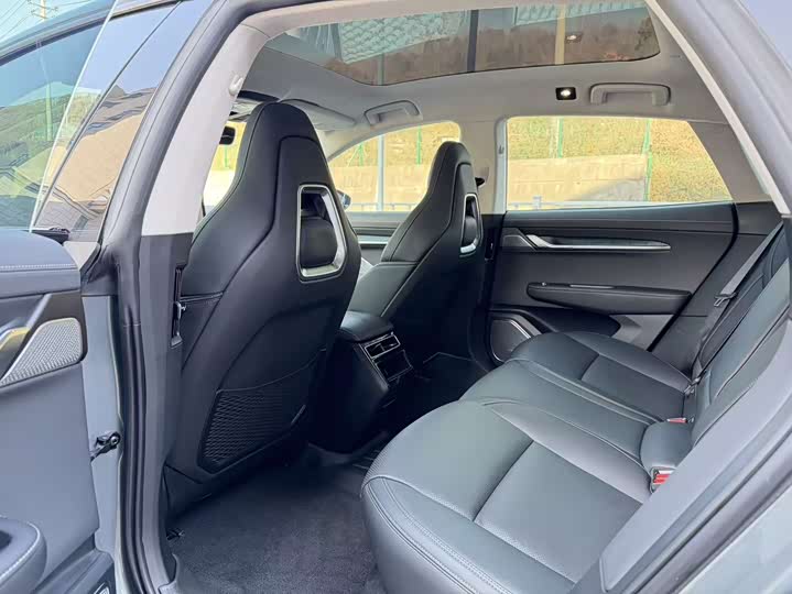 Фото 7 - Zeekr 001