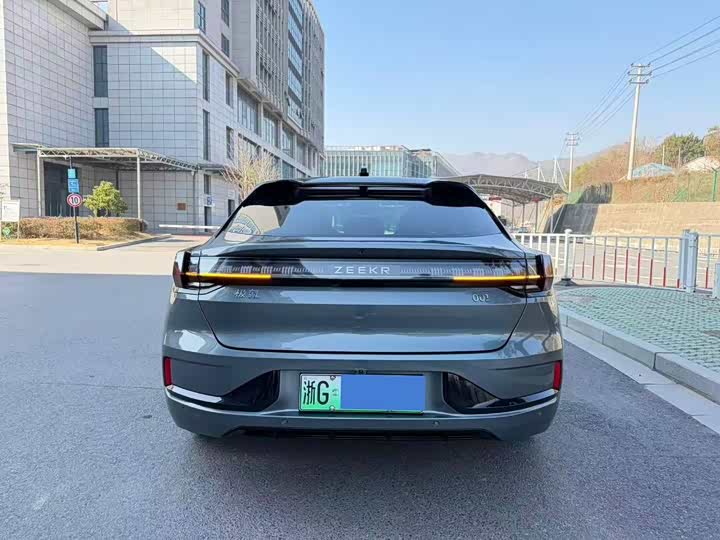 Фото 9 - Zeekr 001