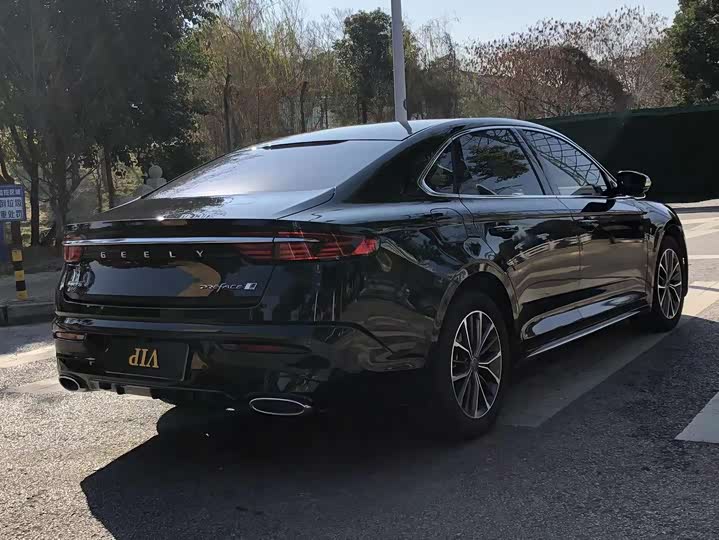 Фото 4 - Geely Preface