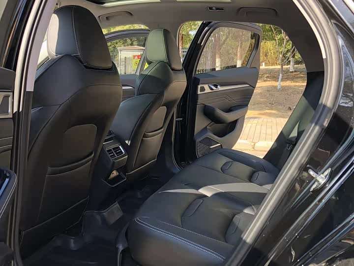 Фото 9 - Geely Preface