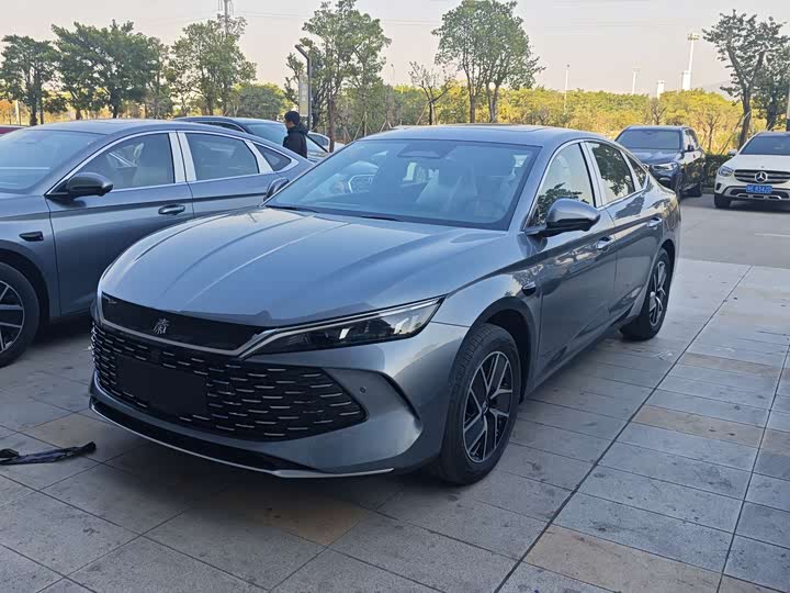 Фото 1 - BYD Qin L