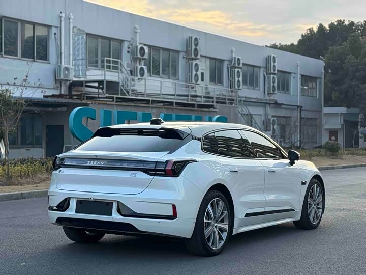 Фото 4 - Zeekr 001