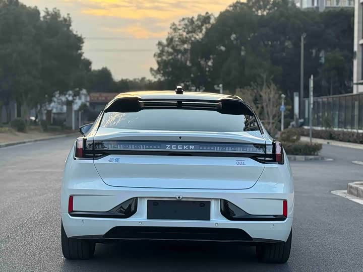 Фото 5 - Zeekr 001