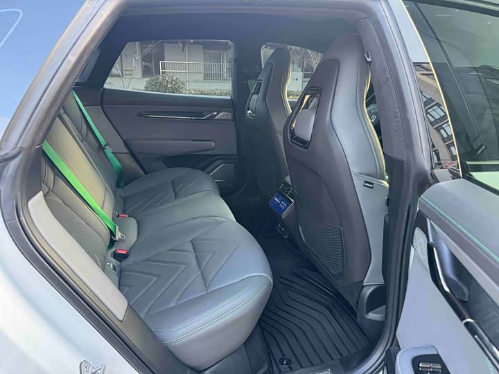 Фото 8 - Zeekr 001