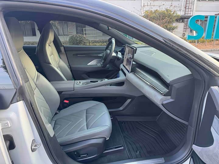 Фото 9 - Zeekr 001