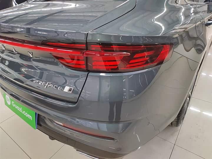 Фото 8 - Geely Preface