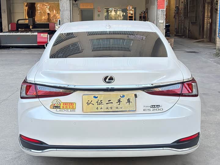 Фото 5 - Lexus ES