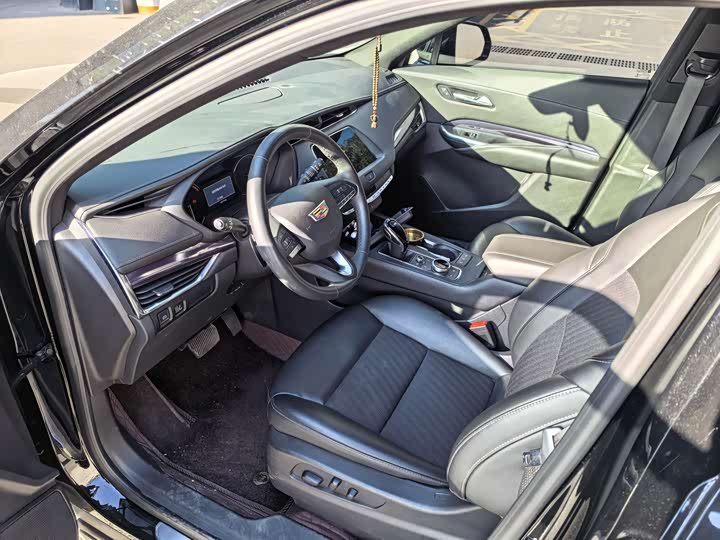 Фото 4 - Cadillac XT4