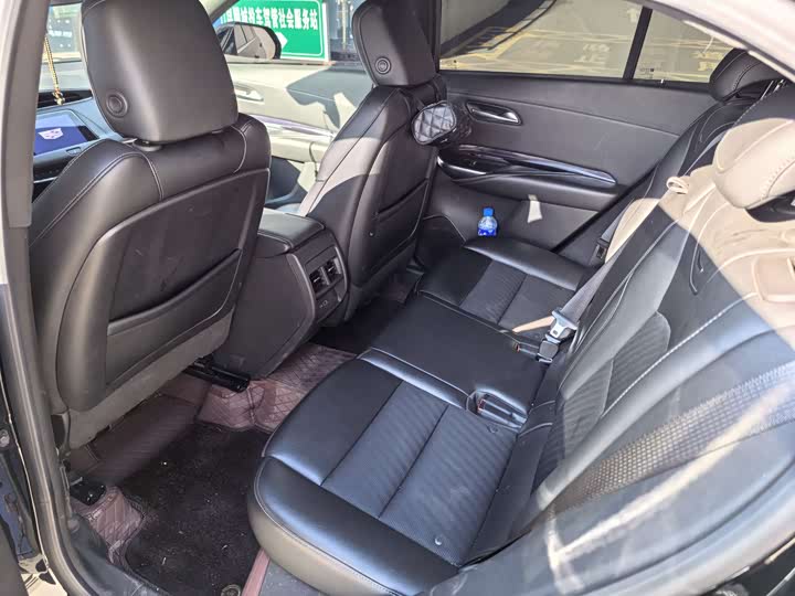 Фото 6 - Cadillac XT4