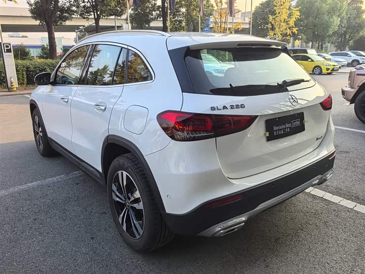 Фото 8 - Mercedes-Benz GLA-Class