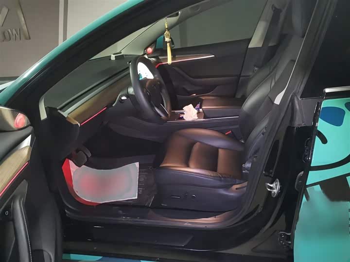 Фото 8 - Tesla Model 3