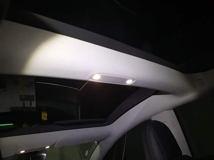 Фото 9 - Tesla Model 3