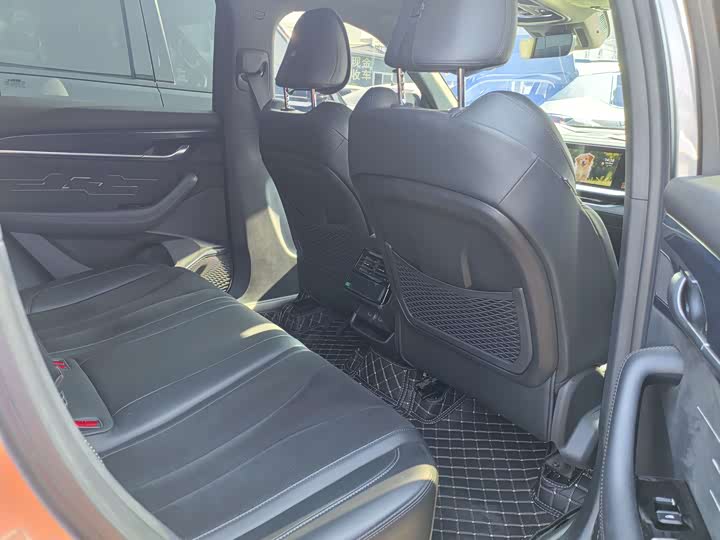 Фото 8 - Geely Monjaro