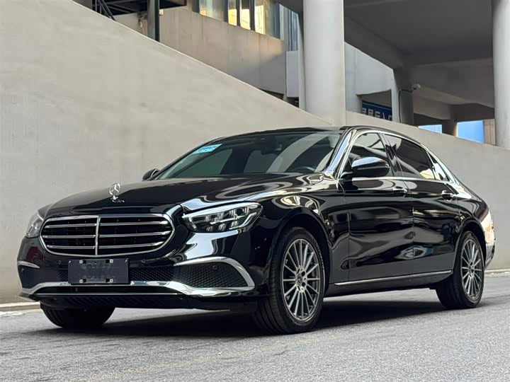 Фото 1 - Mercedes-Benz E-Class