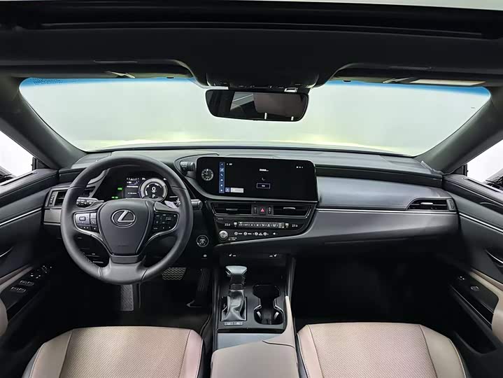 Фото 3 - Lexus ES