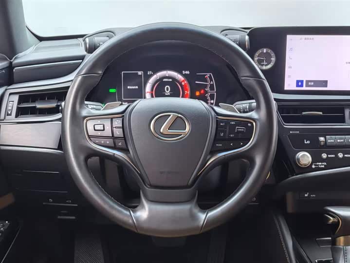 Фото 4 - Lexus ES