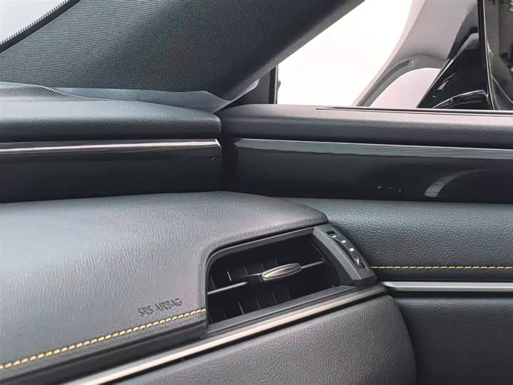 Фото 7 - Lexus ES