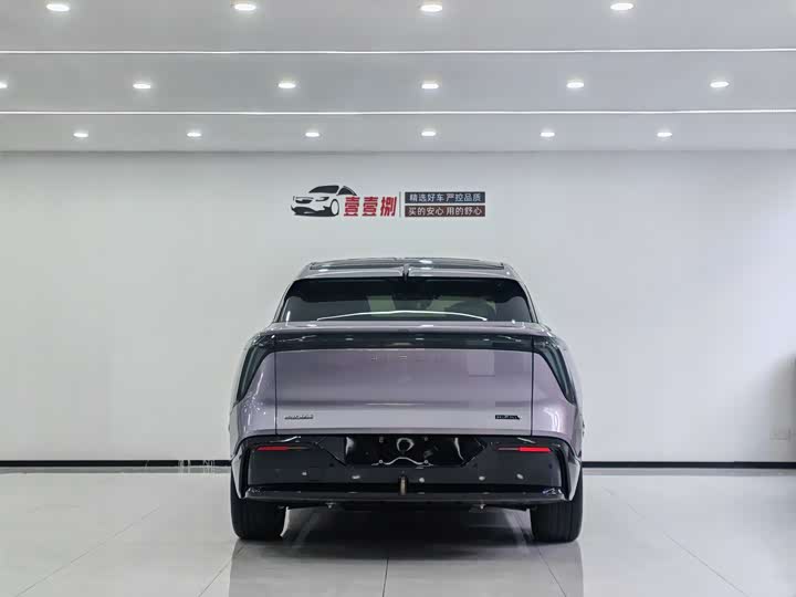 Фото 2 - HiPhi Y