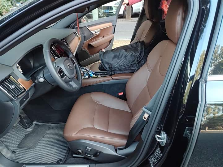 Фото 8 - Volvo S90