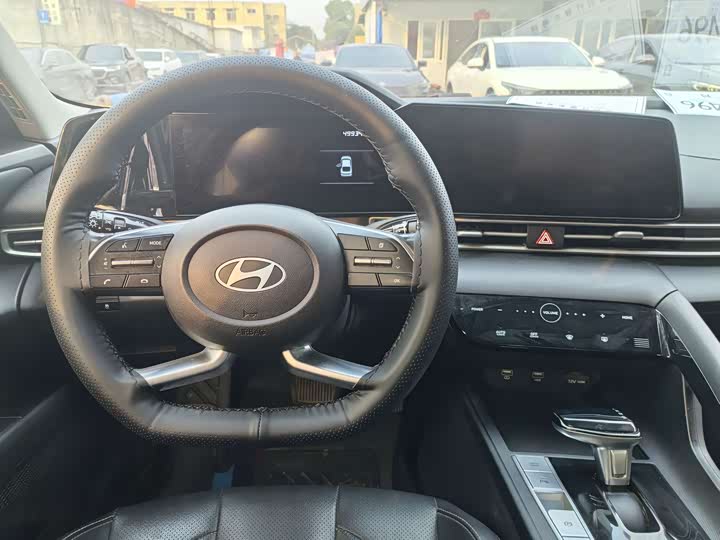 Фото 5 - Hyundai Elantra N line