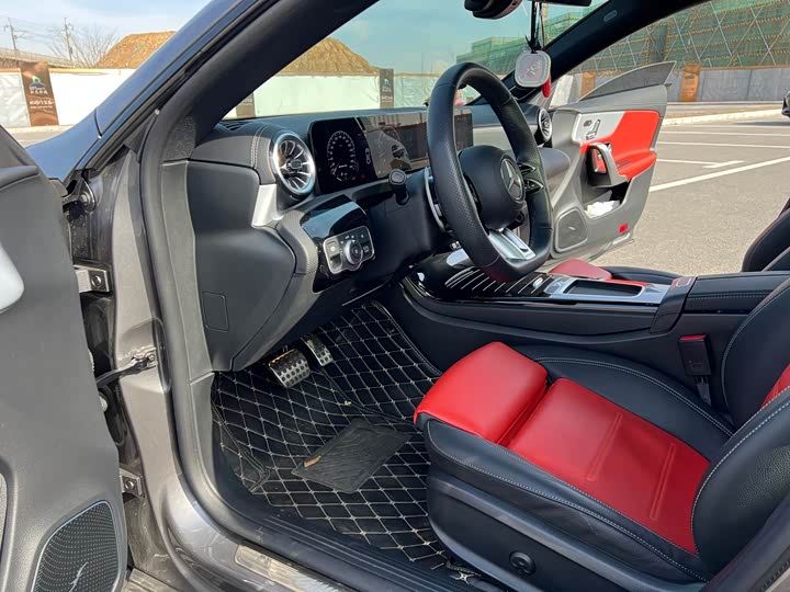 Фото 9 - Mercedes-Benz CLA-Class AMG