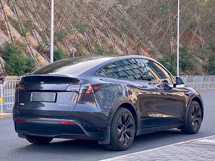 Фото 7 - Tesla Model Y
