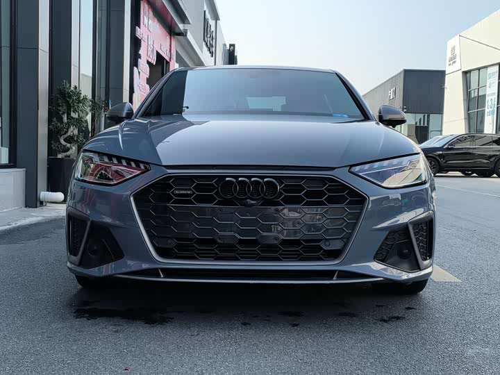 Фото 2 - Audi A4L