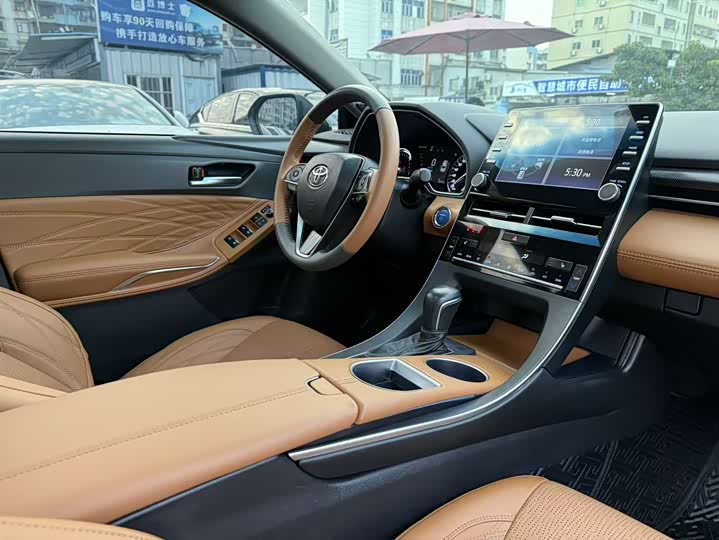 Фото 8 - Toyota Avalon