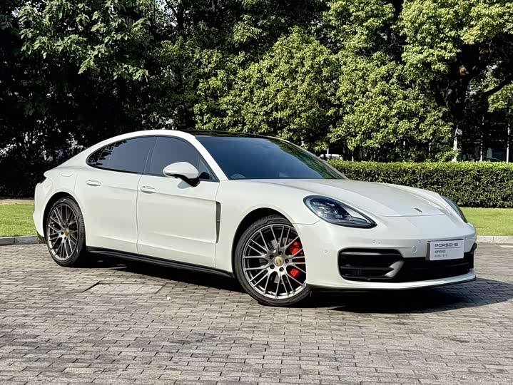 Фото 1 - Porsche Panamera