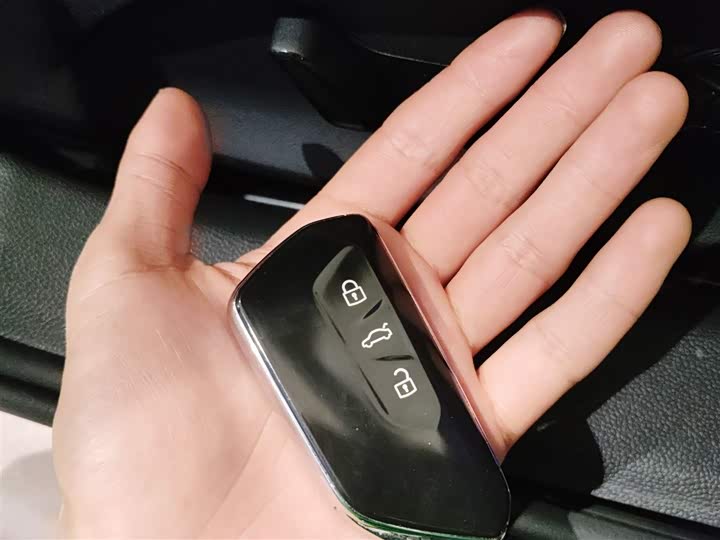 Фото 9 - Volkswagen Passat