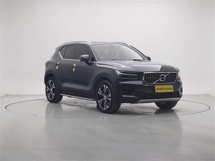 Фото 4 - Volvo XC40