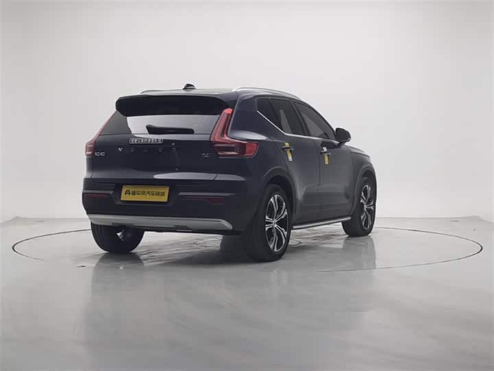 Фото 8 - Volvo XC40
