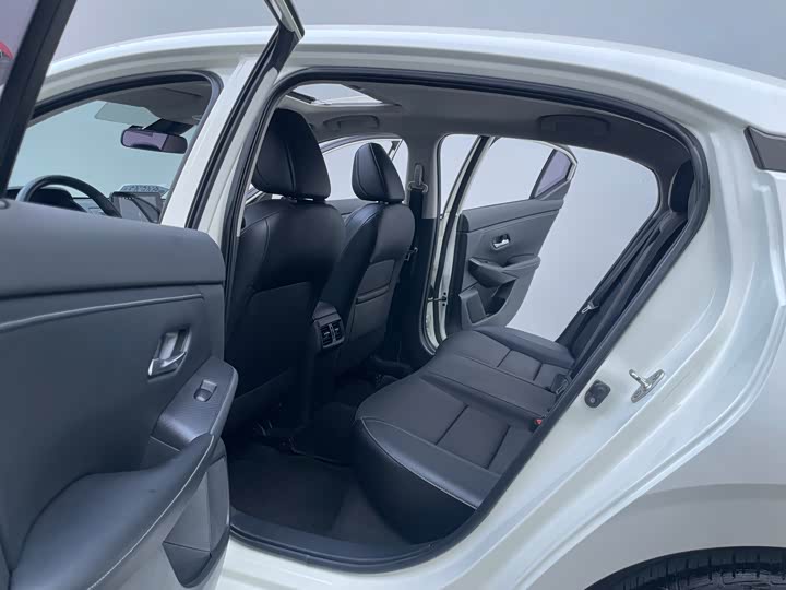 Фото 7 - Nissan Sylphy