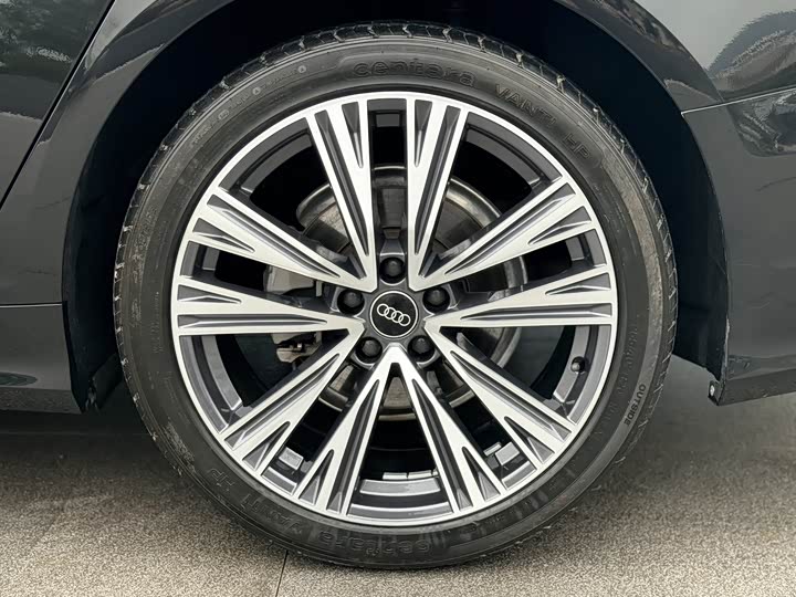 Фото 8 - Audi A6L